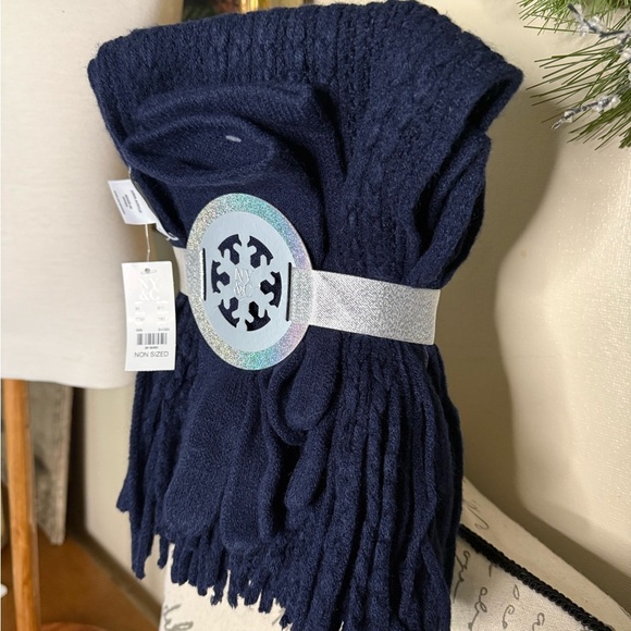 New York & Company Blue Knitted Scarf with Fringe Glove Set NWT‼️FINAL SALE - Picture 4 of 4
